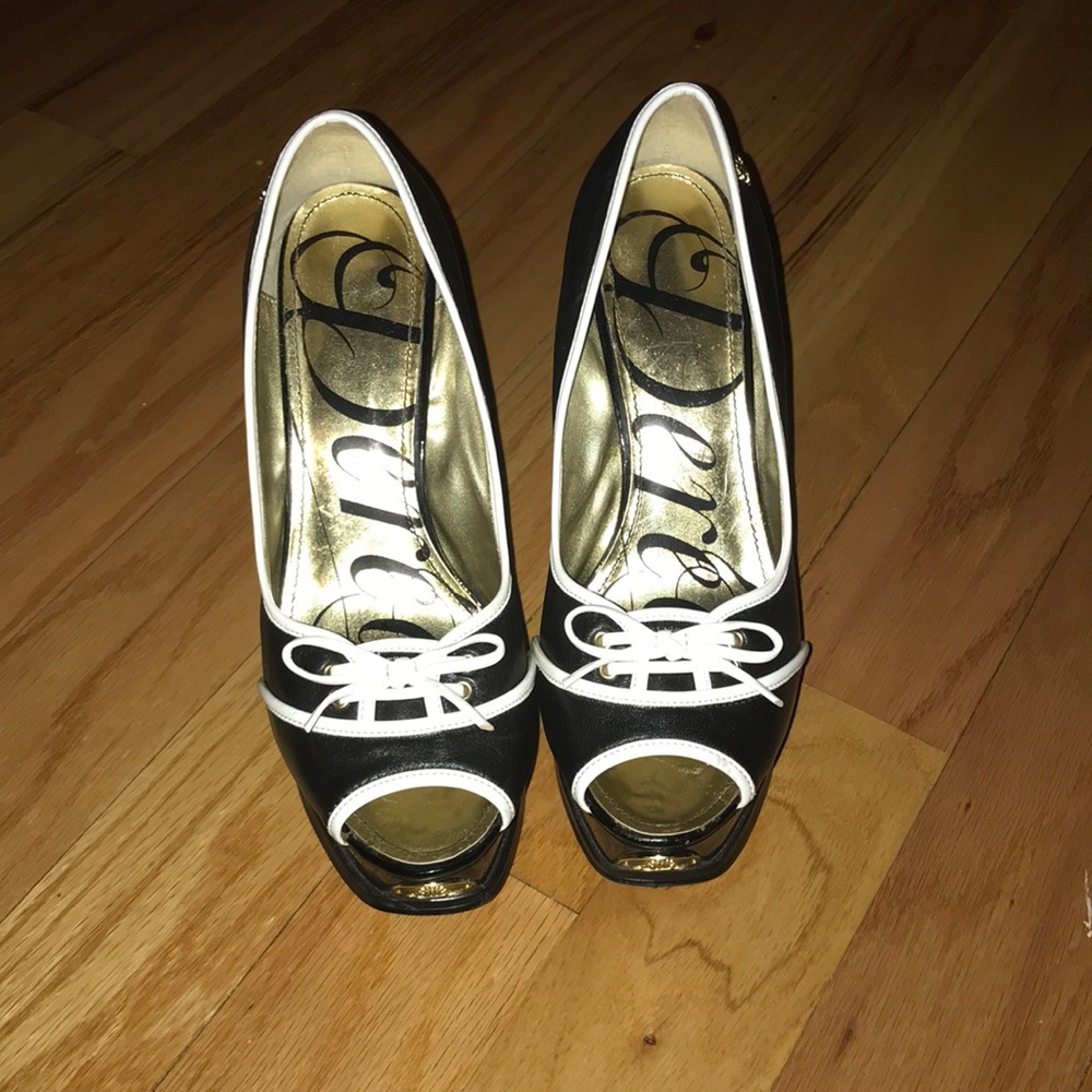 Beyoncé’s house of dereon high heels